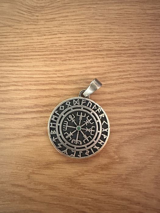 Украшение из серебра с изумрудом Вигвизир