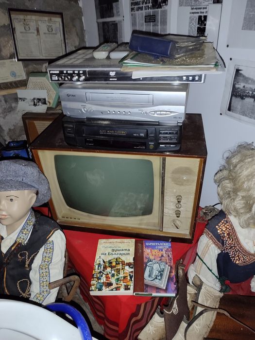 Ретро неща за всеки, количка , радио грамофон с мниго плочии др+2 бр в