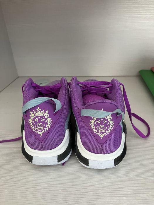 Papuci basket Nike Lebron Witness VII