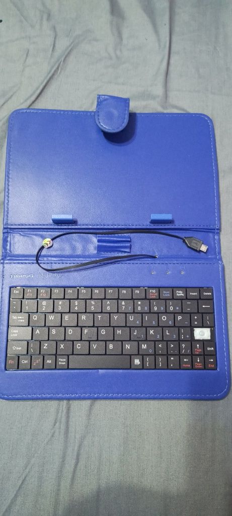 Husa tableta cu tastatura QWERTY