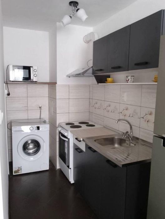 Дава се под наем Двустаен апартамент в Бургас, Център - 65 кв.м за 459 € - Снимка #1