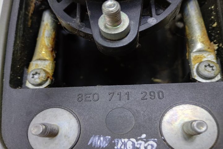 Timonerie  cutie viteza  8E0711290 Audi A4 B7 seria