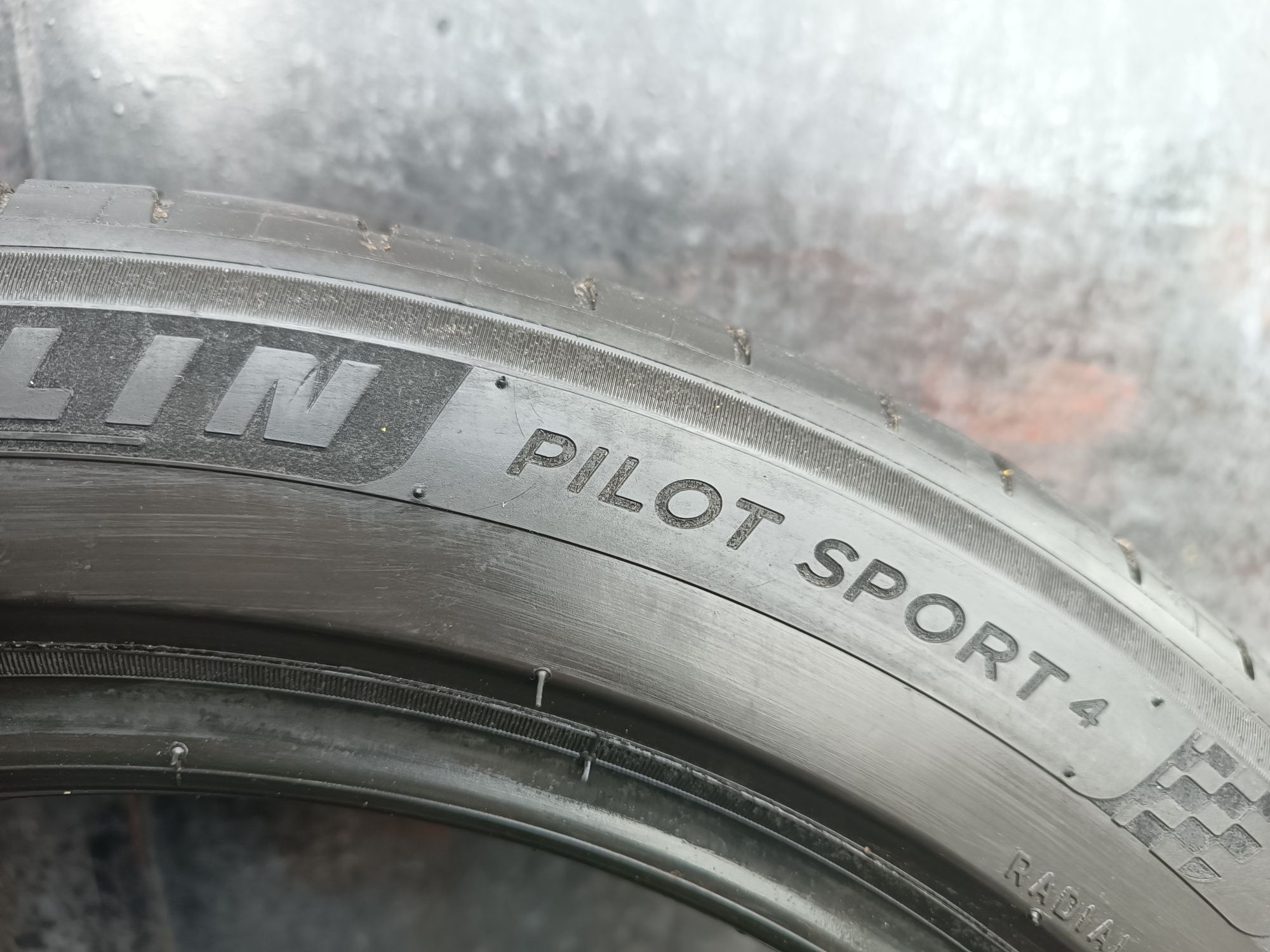245/45/17 Michelin Дот 0420