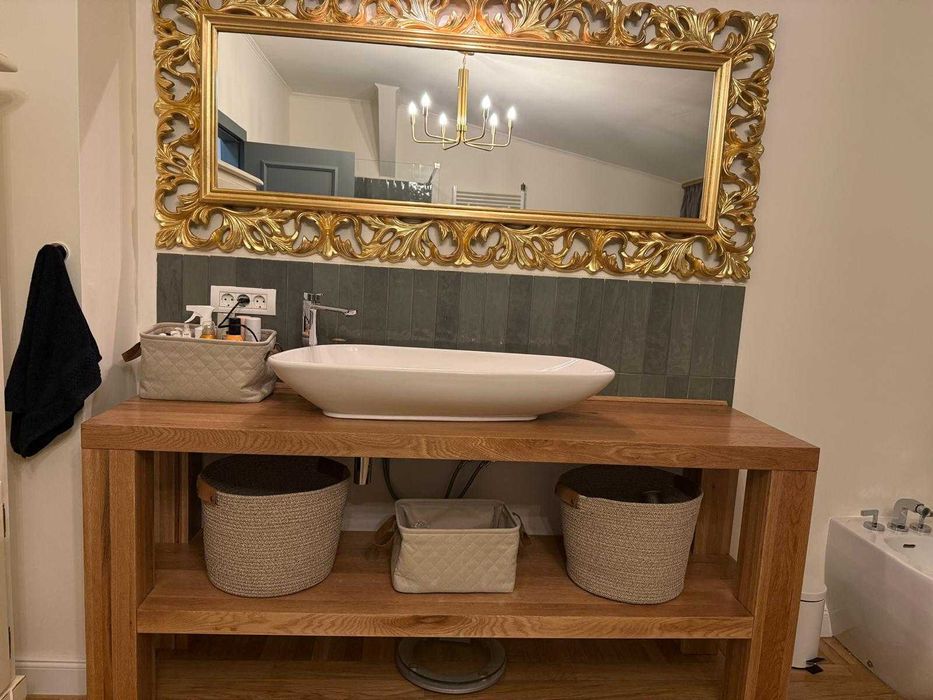 Mobilier din lemn masiv