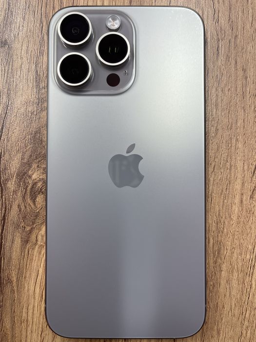 Продам iPhone 15pro Max 256gb titan