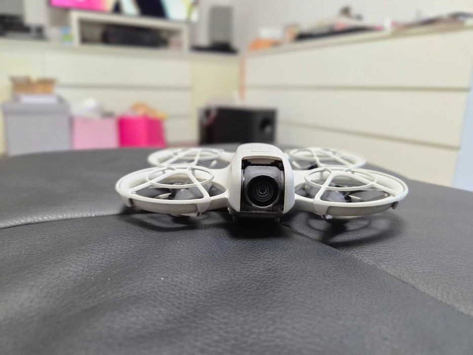 Drona DJI NEO – 3 baterii, Hub incarcare, carcasa transport, accesorii