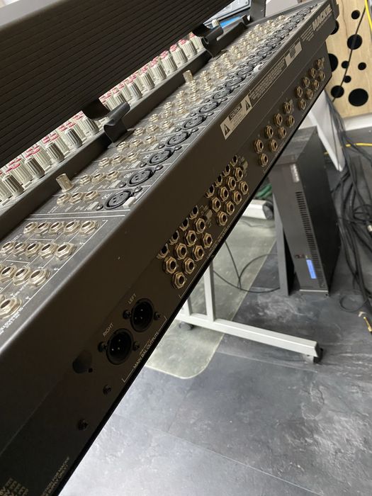 Vand mixer Mackie 16.8 bus