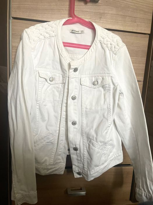 Бяло дънково яке