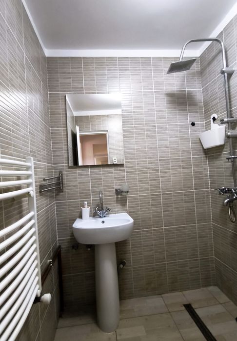 De inchiriat Apartament 4 camere, 2 bai, 2 balcoane pe Malul Timisului