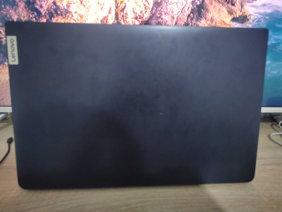 Laptop Lenovo IdeaPad – bun de muncă & browsing, stare bună
