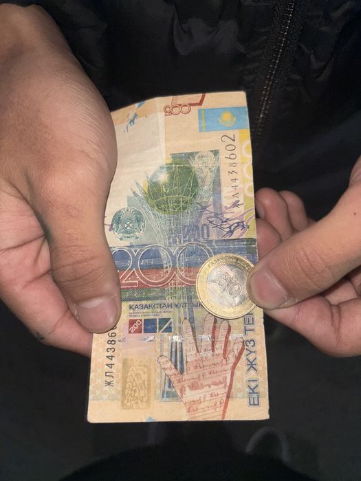 100 тенге 200 тенге