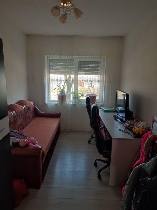 Casă de vânzare 3 camere.