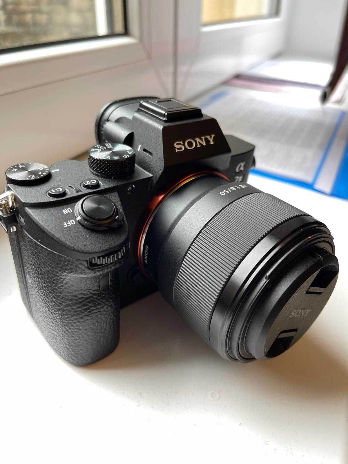 Aparat Mirorless Sony A7III cu accesorii
