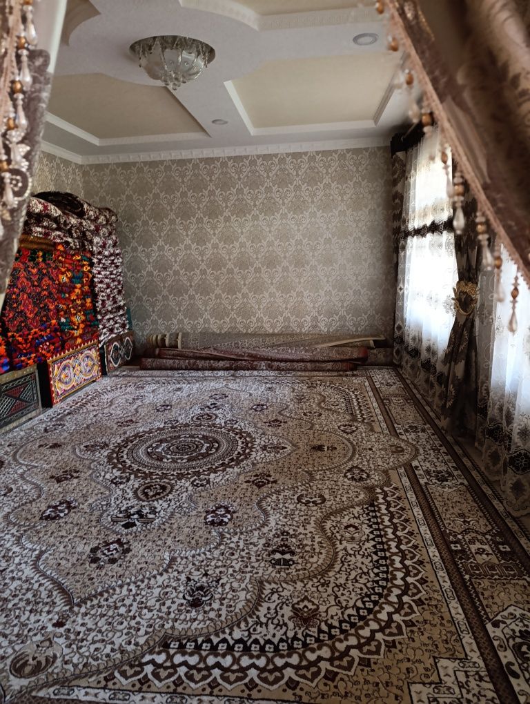Продаётся двух этажный дом в Самарканде чархине