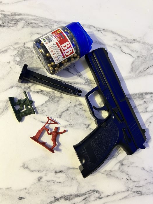 Продам пистолет игрушка