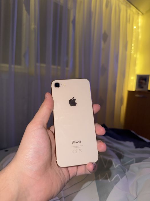 Vând Iphone 8