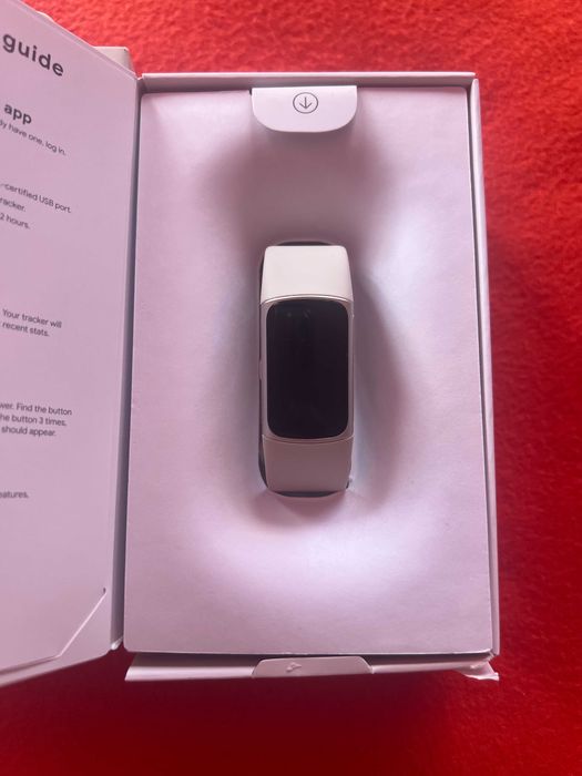 Смарт Часовник Fitbit Charge 6 (цвят порцелан) – 250 лв, California