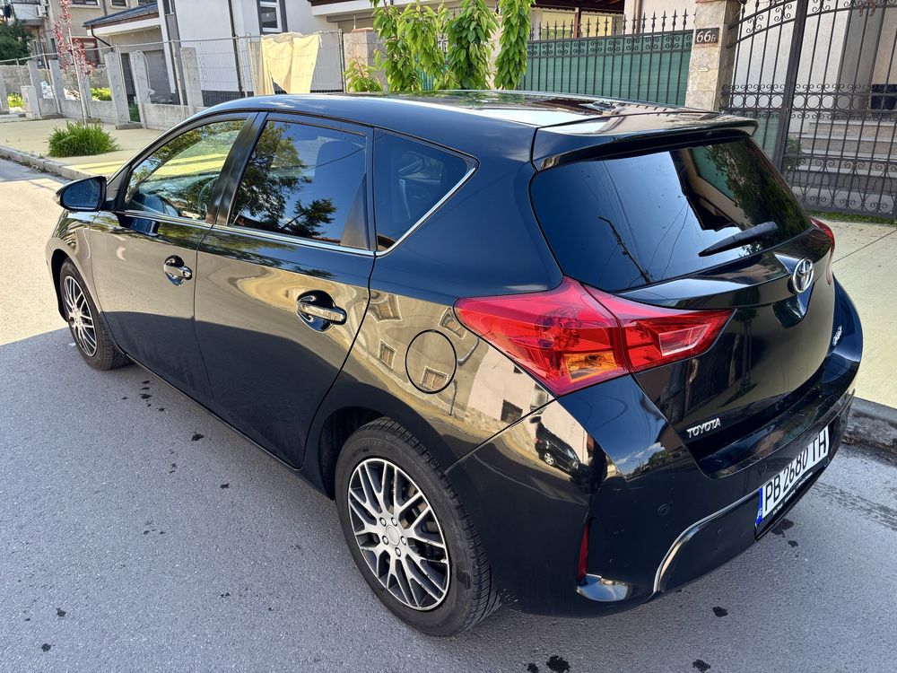 Автомобил Toyota Auris