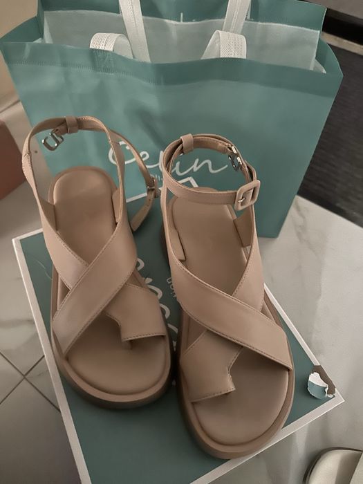 Женские сандалии, новые, ни разу не носились.