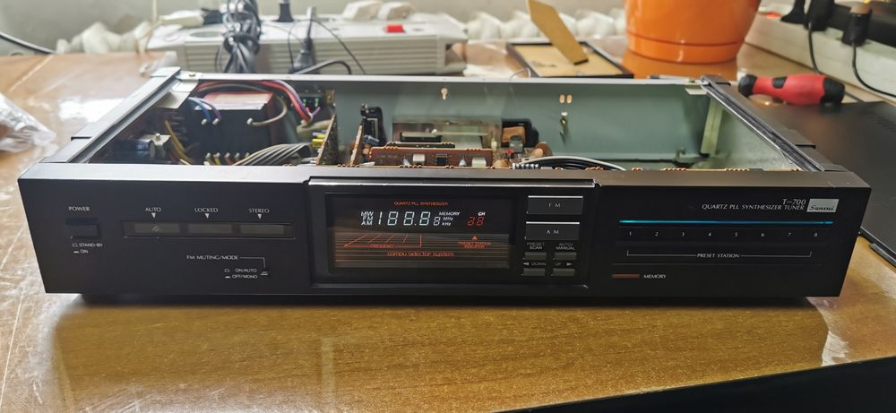 Tuner Sansui T700