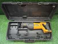 Саблен трион на DeWALT DCS380
