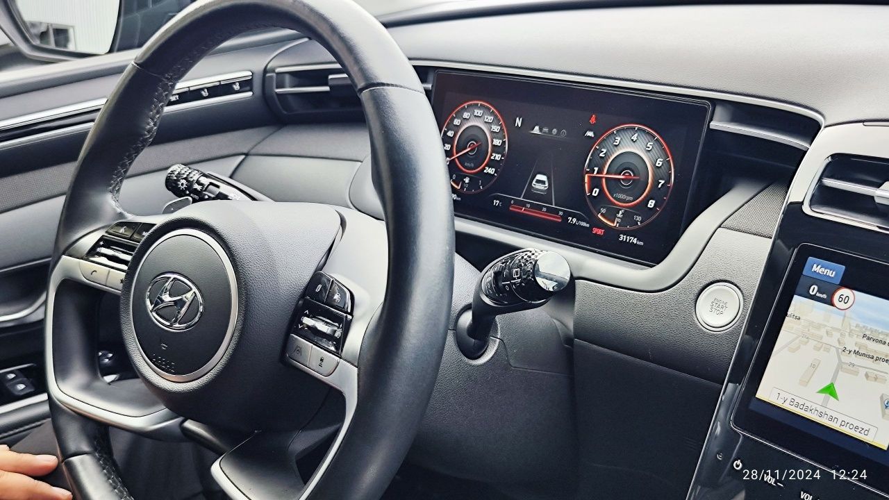Продажа авто Хундай Туксон . Мотор 2500м2. Энг фулл позициями