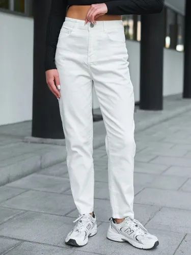 Белые джинсы Bershka