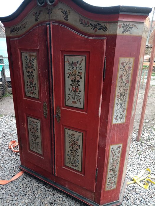 Dulap antic. Pentru colectionari. Usor negociabil