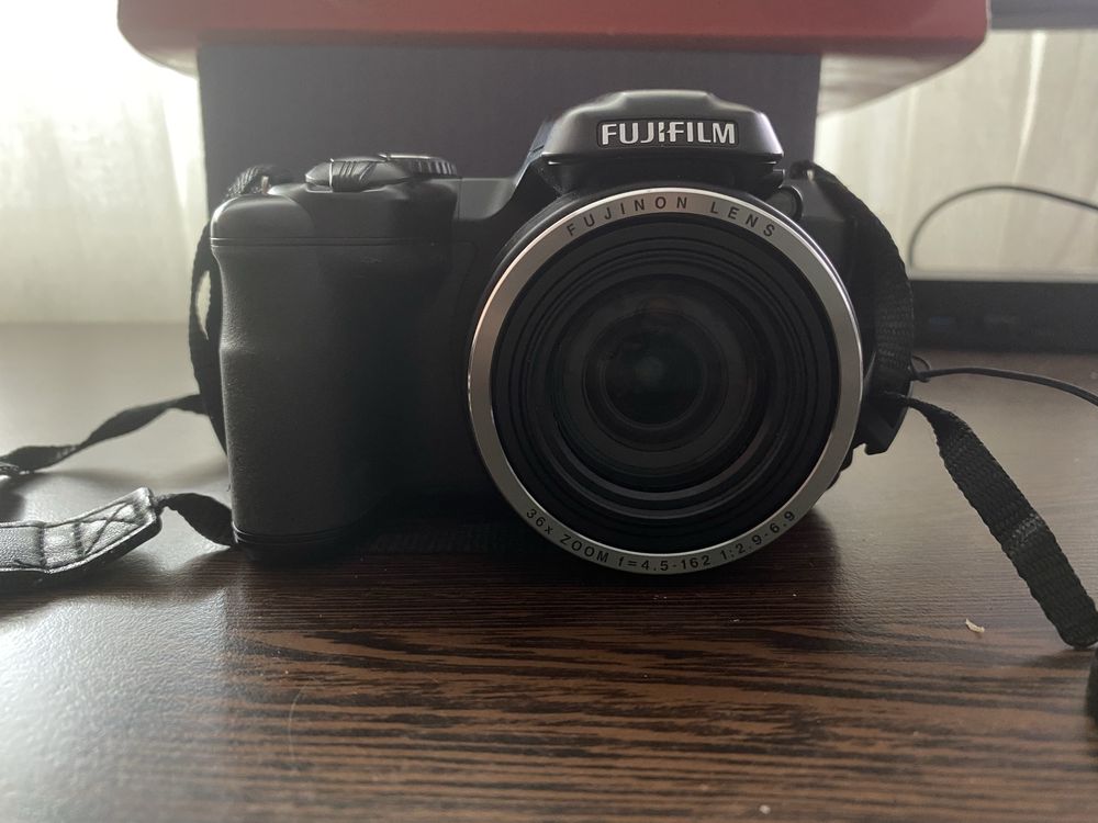Fujifilm FinePix S8600 x36 zoom