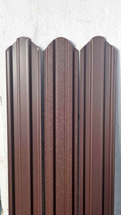 Vând șipcă metalica de gard