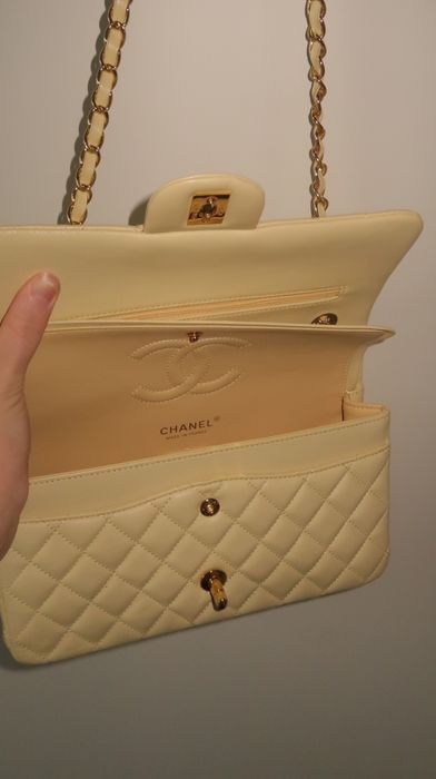 Chanel жълта чанта