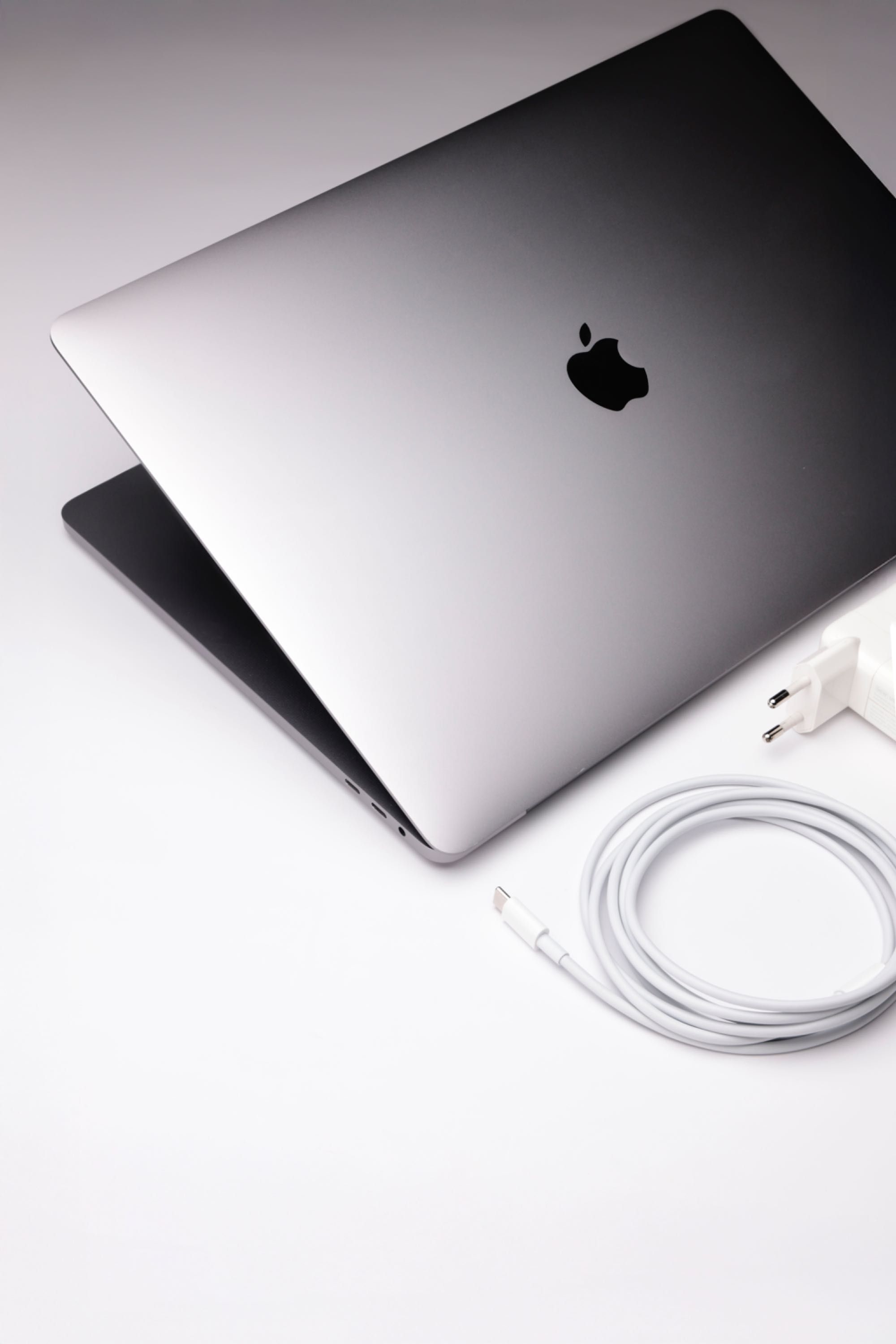Ноутбук Apple MacBook Pro Retina 16 Space Gray i7 (MVVJ2RU/A)