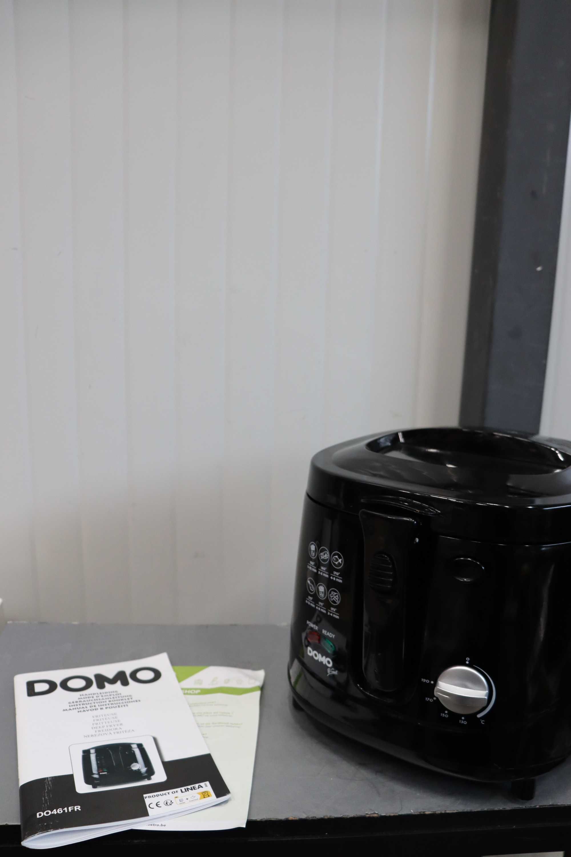 Domo DO-461FR черен фритюрник 2,5 L