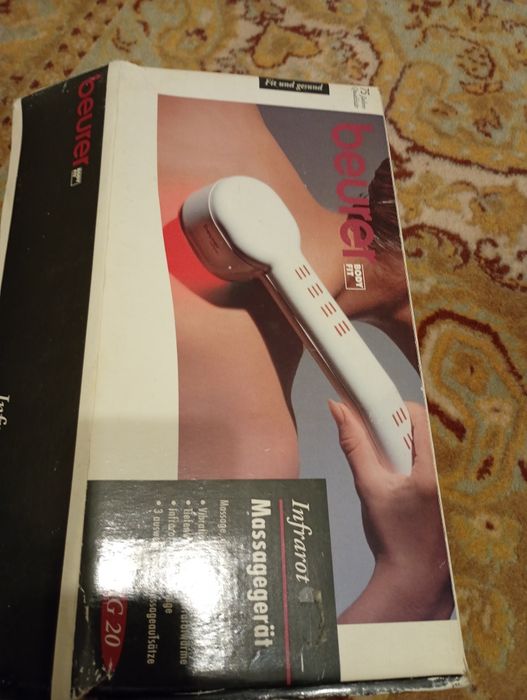 Vând un aparat de Masaj cu infla roșu că și nou model BEURER MG 20