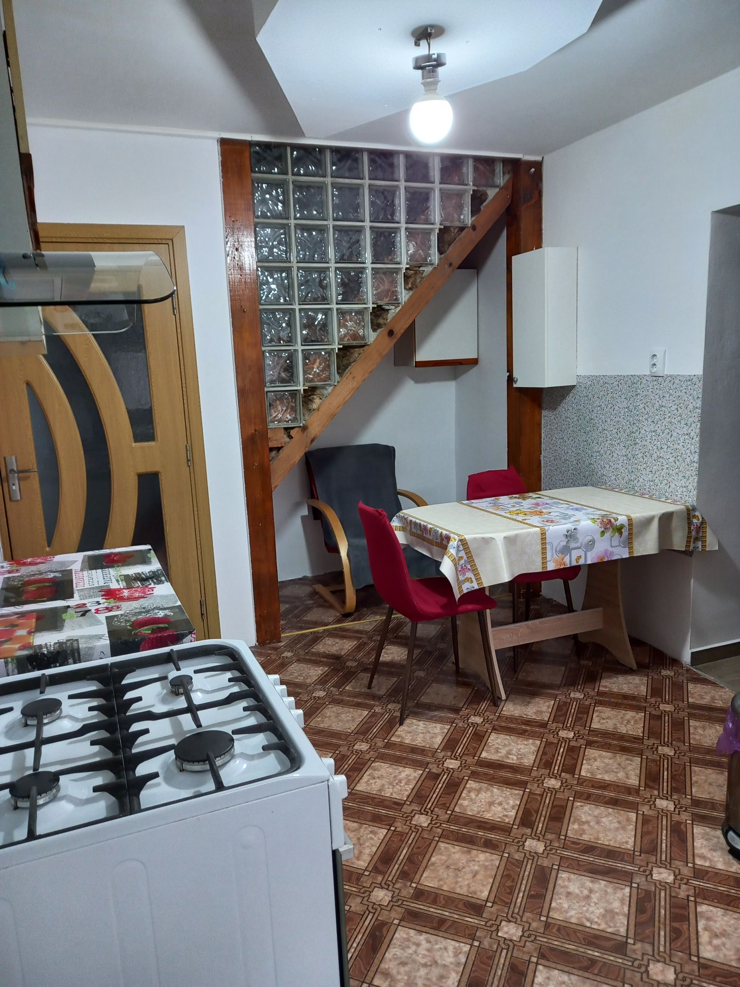 Vand casa,4camere,114 mp utili în Rasnov,central,