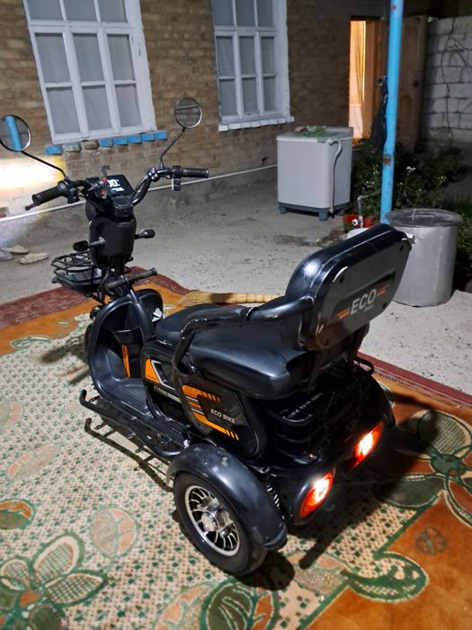 Skuter navoiy aybi yoq ideal  yangii 5 ta akmulator 60km/h tezlik
