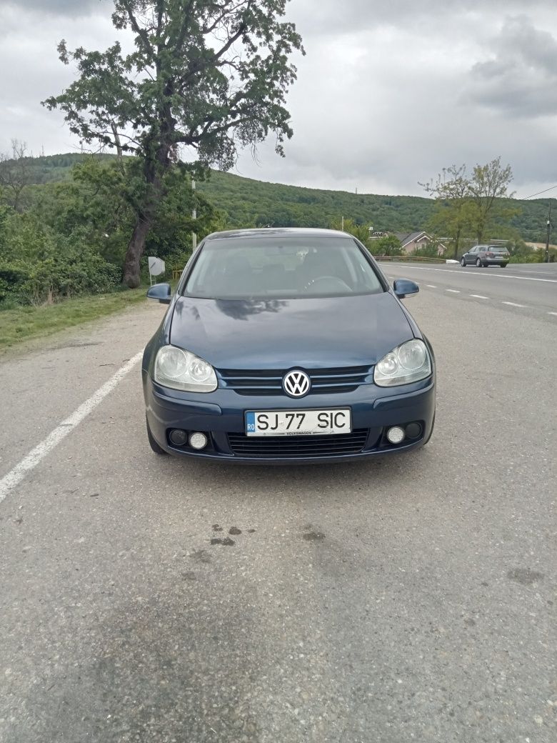 De vânzare un golf 5 ,1,9 diesel