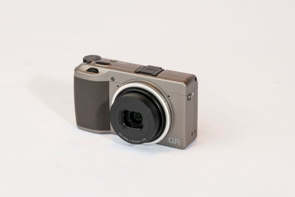 Ricoh GR III Diary Edition sau schimb cu GR IIIx