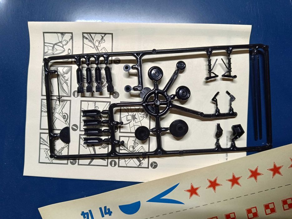 Макет на самолет СУ-7 /SU-7 за сглобяване Plasticart GDR