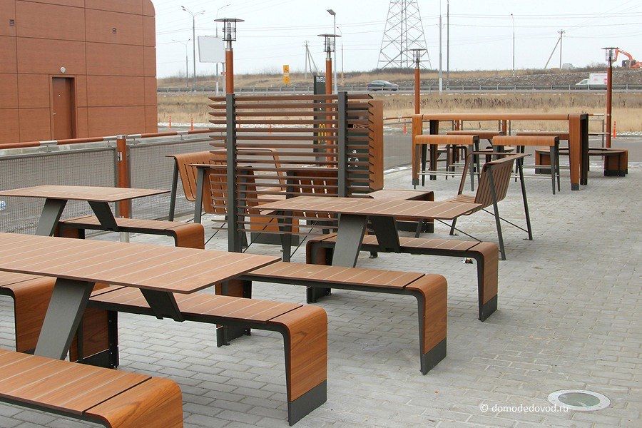 Столы для веранды 6 столов со стульями. Не боятся солнца и воды