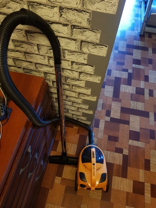 Продам пылесос фирмы zanussi со стаканом