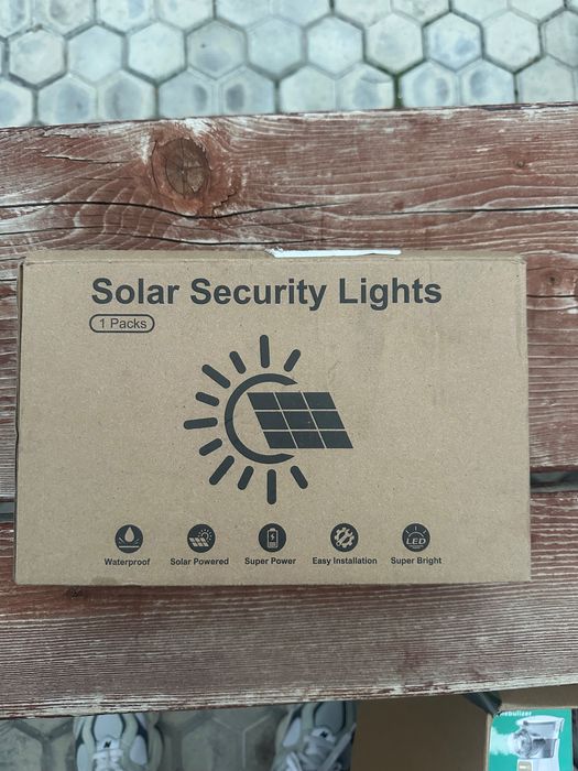 соларна охранителна лампа