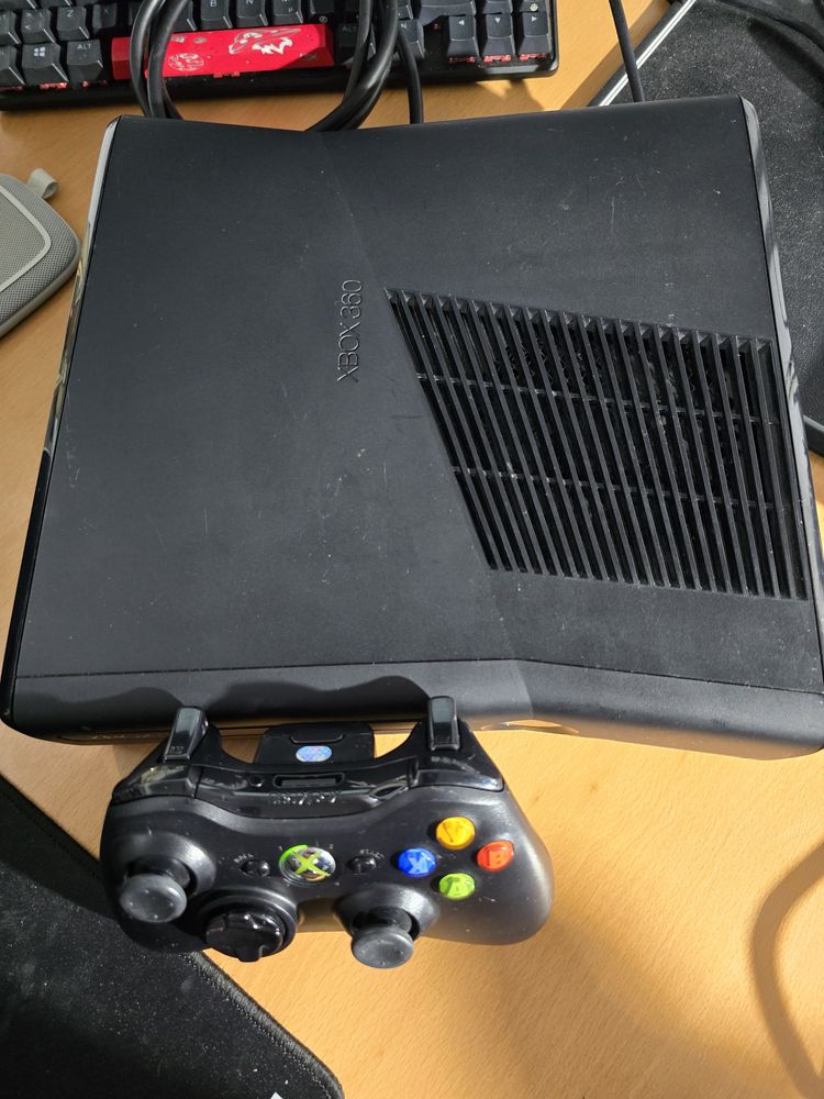 Consola Xbox 360 S Kinect si 6 jocuri