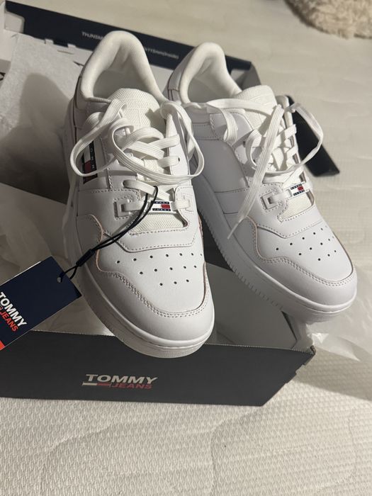Adidasi Tommy Hilfiger noi 42