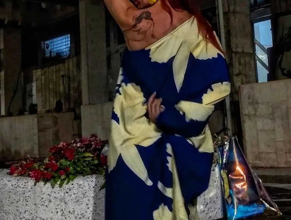 Лятна рокля с флорални мотиви