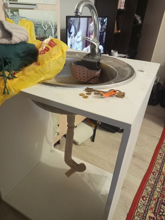 Мойка на кухню, делали на время,с краном,в хорошем состоянии