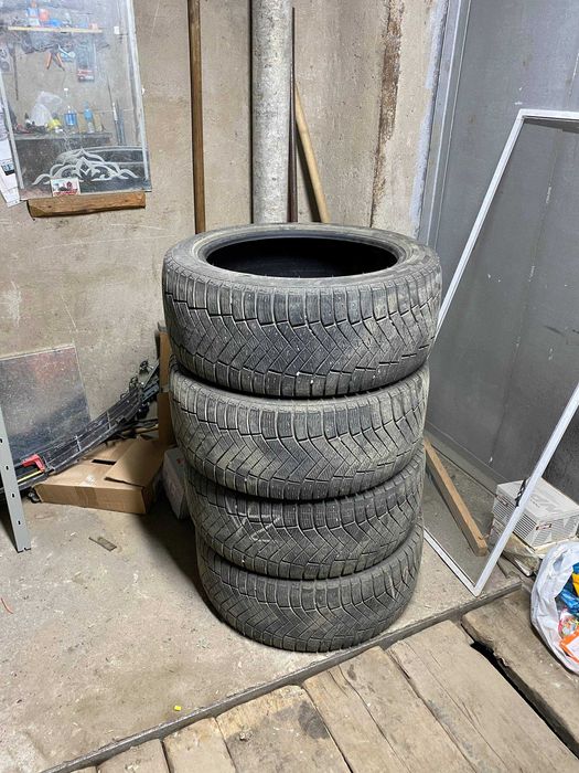 Зимние шины 235/45/18 на камри