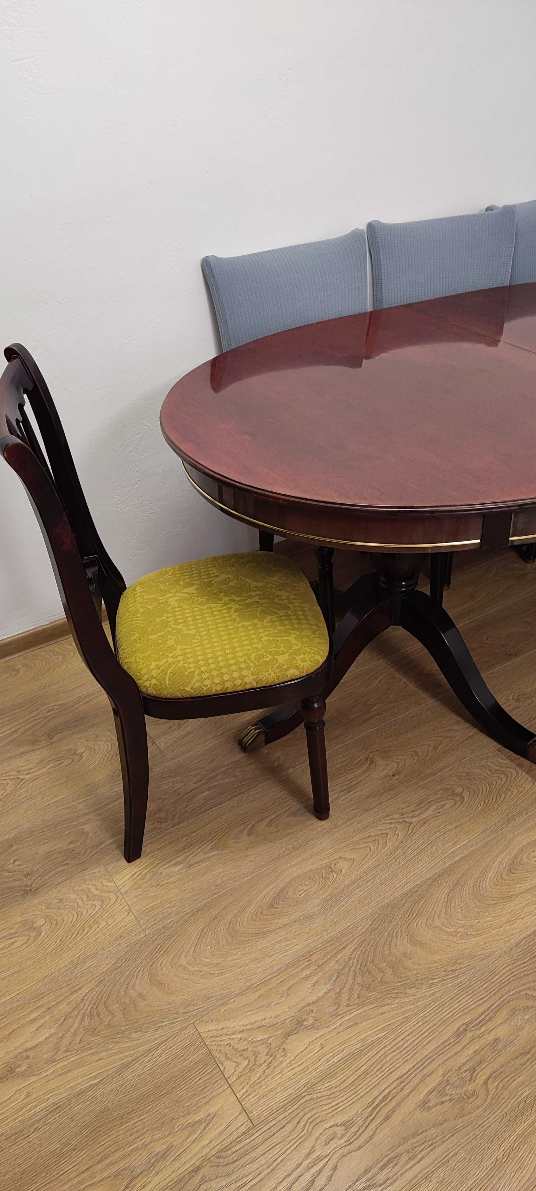 Set masa și scaune din lemn de nuc, model clasic