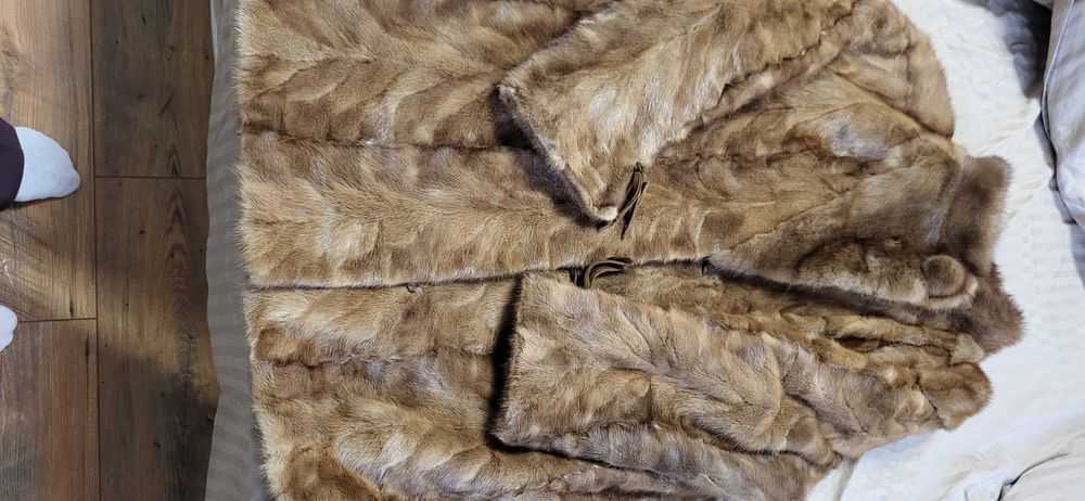 Vând blană naturală de nurcă, mărimea 38-40