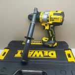 Нов модел винтоверт Dewalt DCD999NT